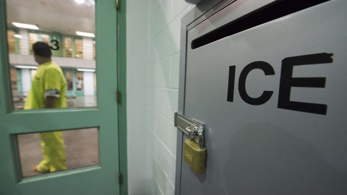 abdde-gocmenlerin-tutuldugu-ice-merkezini-denetlemek-isteyen-belediye-baskani-gozaltina-alindi-lKVMxZng.jpg