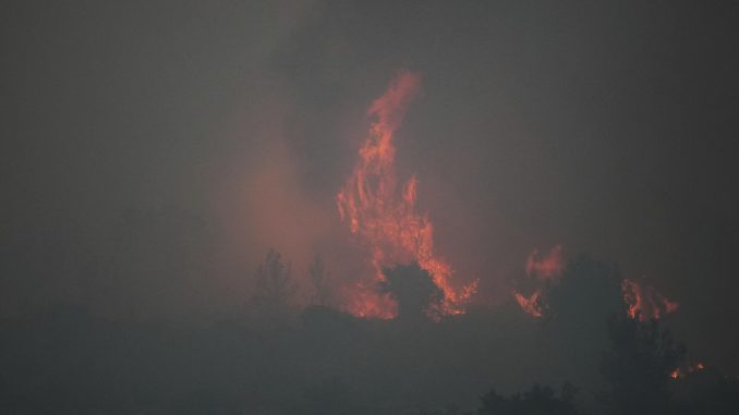 israilde-yangin-yaklasik-12-bin-donum-alan-etkilendi-ihwjsVZA.jpg